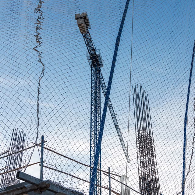 Redes en altura para proteger tu edificio y a las personas