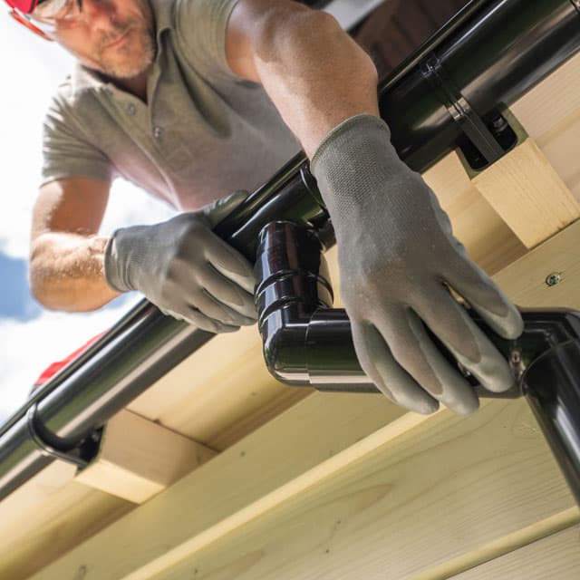 Servicios de mantenimiento y reparación en altura