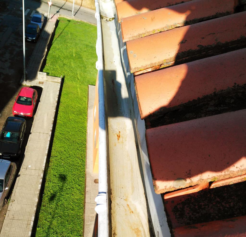Todo lo que tu edificio en Tui necesita: canalones, bajantes y más